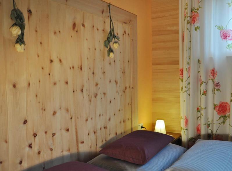 Ferienwohnung Haus Rose Schröcken Zimmer foto